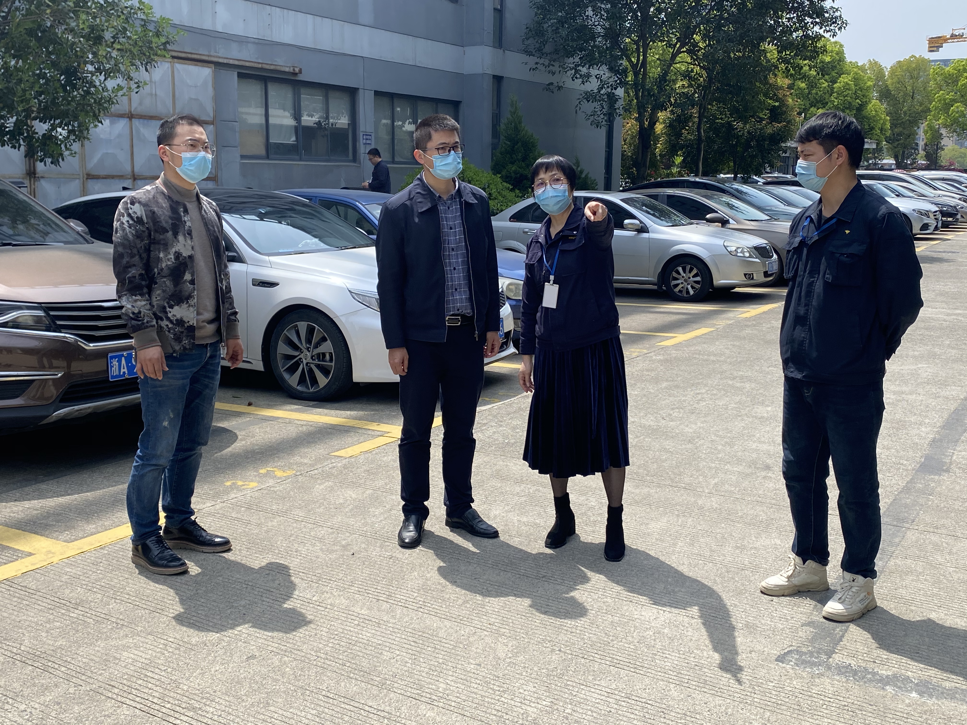 西湖区副区长李扬章一行莅临浙大米兰MILAN（中国）督导、检查进口物料防疫工作
